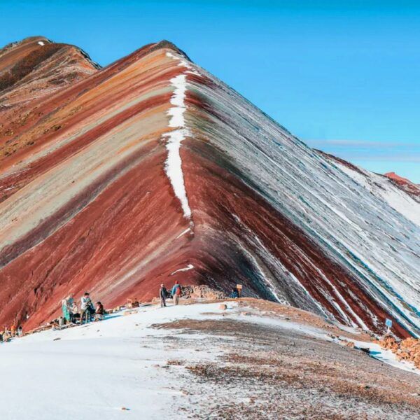 rainbow mountain trek